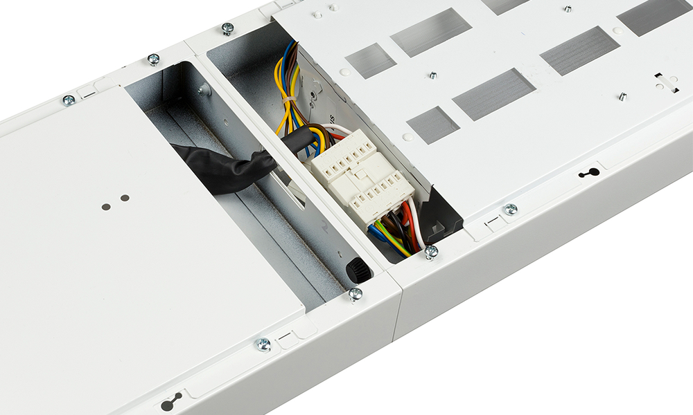 The continuous connection arrangement of two Laserline 2's with the female and male sockets connected