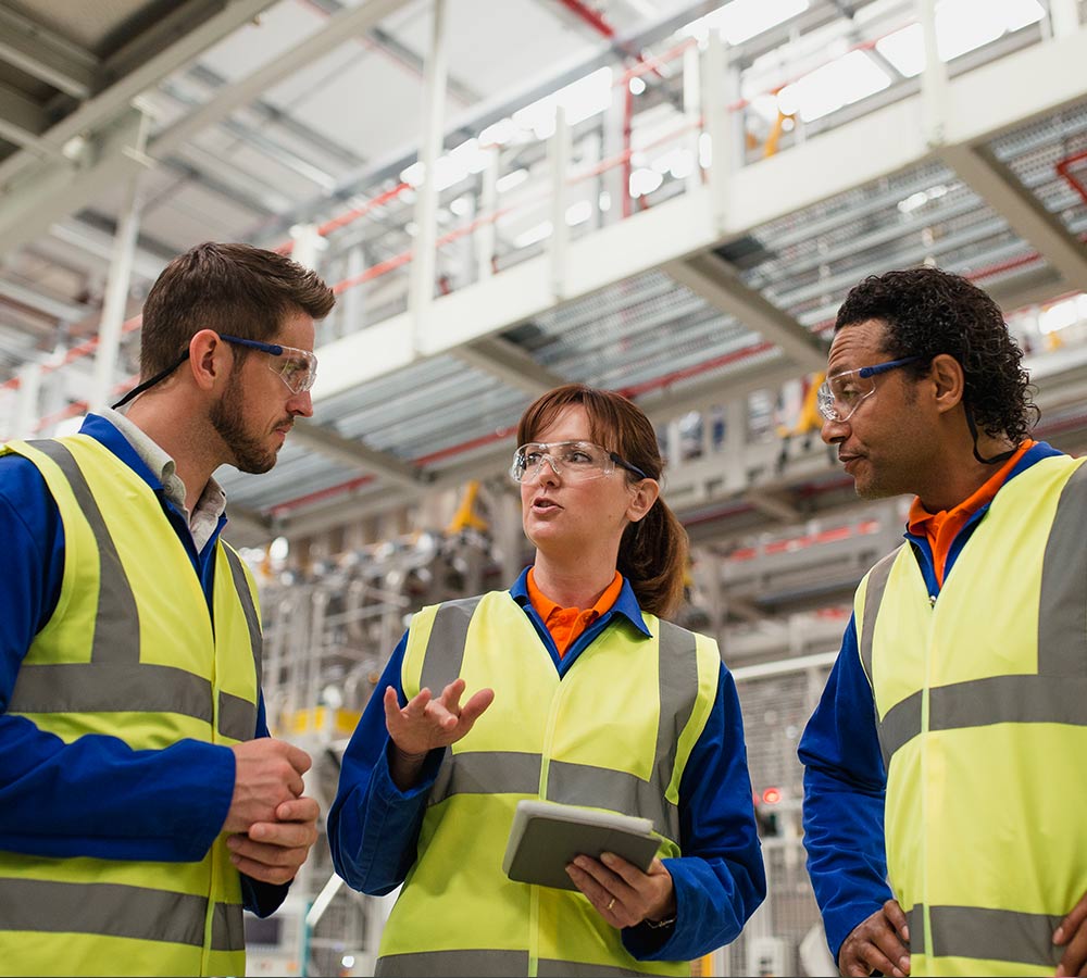 warehouse-facility-workers-talking.jpg