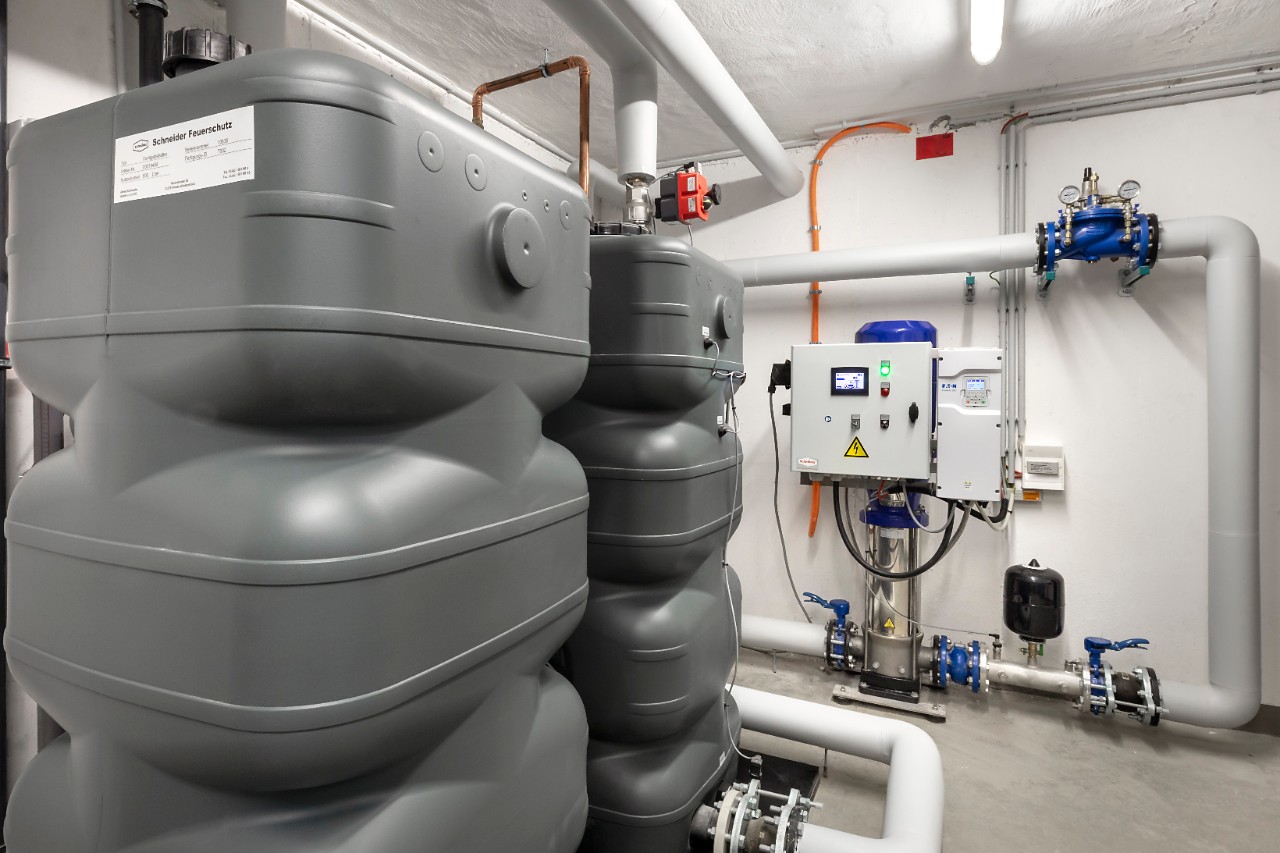 Tanks for fire water that are fed directly from the water line, always provide sufficient fire water for the system