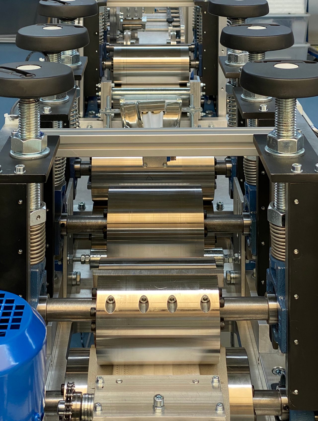 eaton-mask-production-beckmann-machine