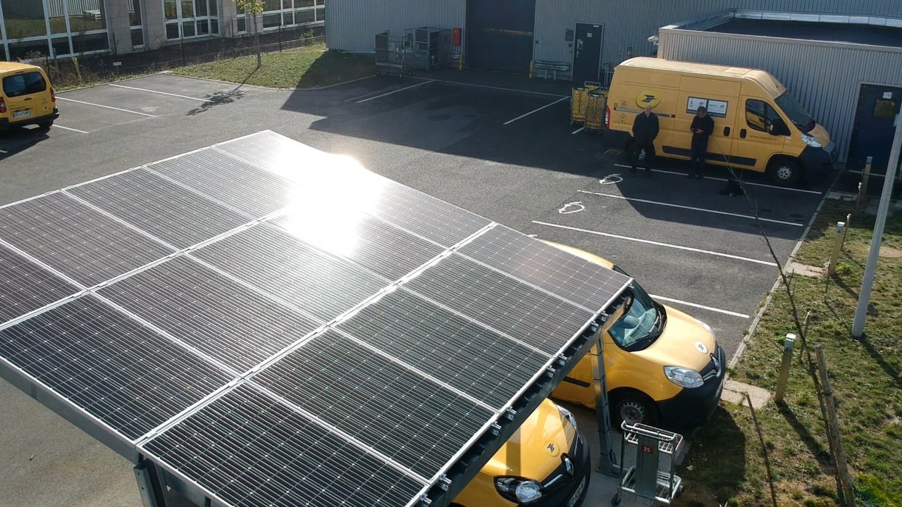 la-poste-PV panels-on-shade-structure